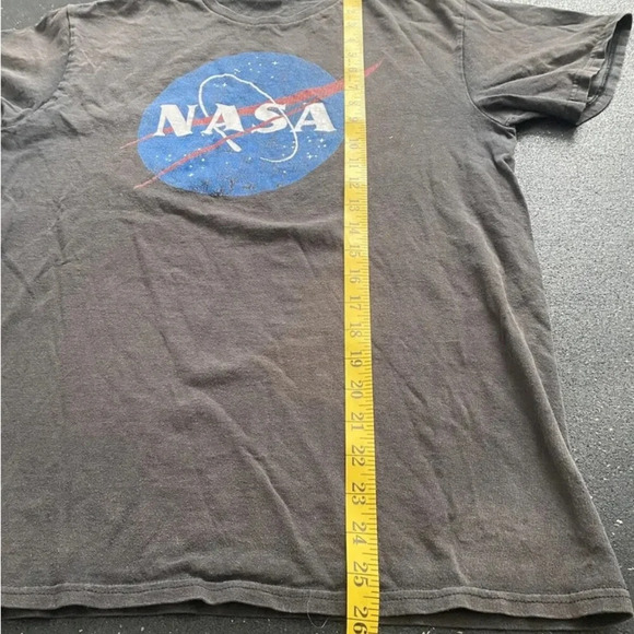 NASA T Shirt Mens Medium Dark Gray Blue Red. Preowned Loved T-Shirt Some Fading - Picture 5 of 7
